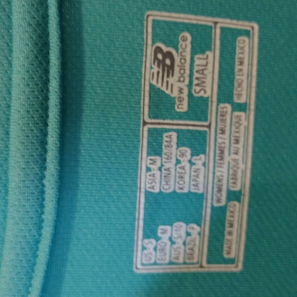 New Balance t-shirt. - Picture 2 of 14
